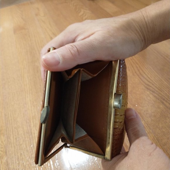 Crocodile Skin Wallet-Unusual Gift for Hard to Buy for Person - Picture 6 of 7